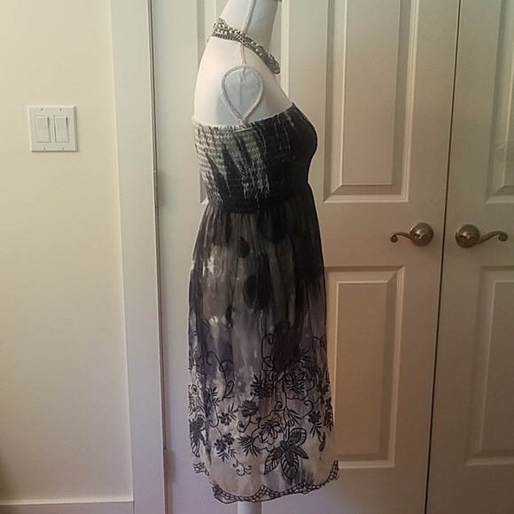 Dress - Picture 7 of 7